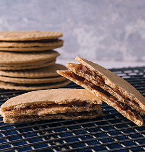 Alfajor de tres capas con manjar blanco
